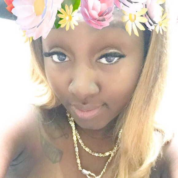 Meet your Posher, Madisha - Picture 1 of 1